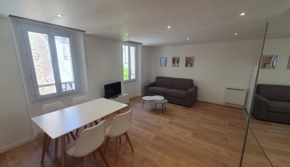 Logement étudiant Studio &agrave; Barjols (83670)
