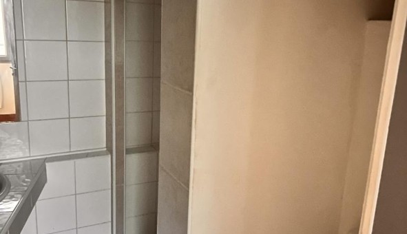 Logement étudiant Studio &agrave; Beaucaire (30300)