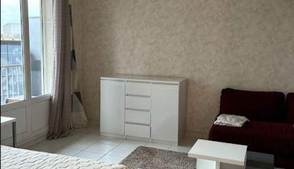 Logement étudiant Studio &agrave; Clichy (92110)