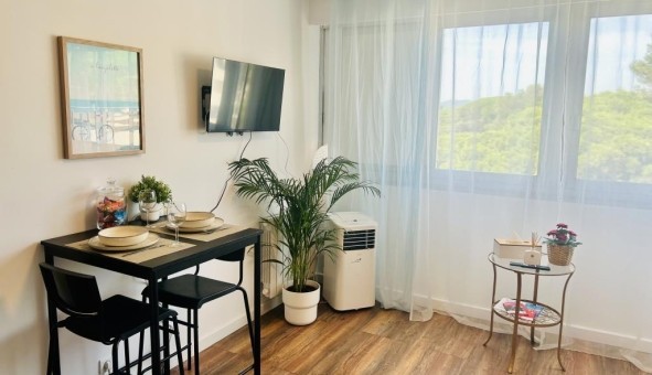 Logement étudiant Studio &agrave; Hyères (83400)