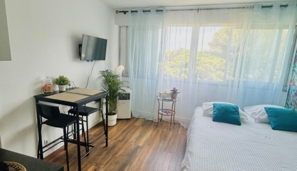 Logement étudiant Studio &agrave; Hyères (83400)